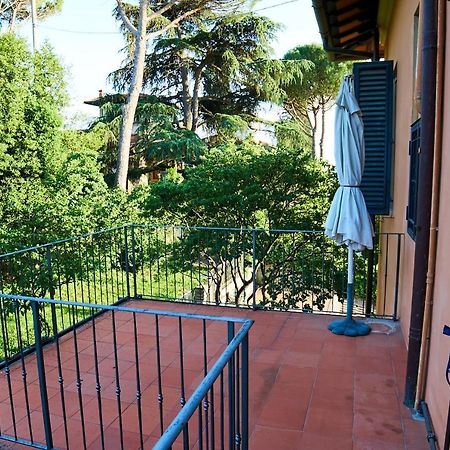 Chic Apt In Villa - Dolcevita Holiday フィレンツェ エクステリア 写真