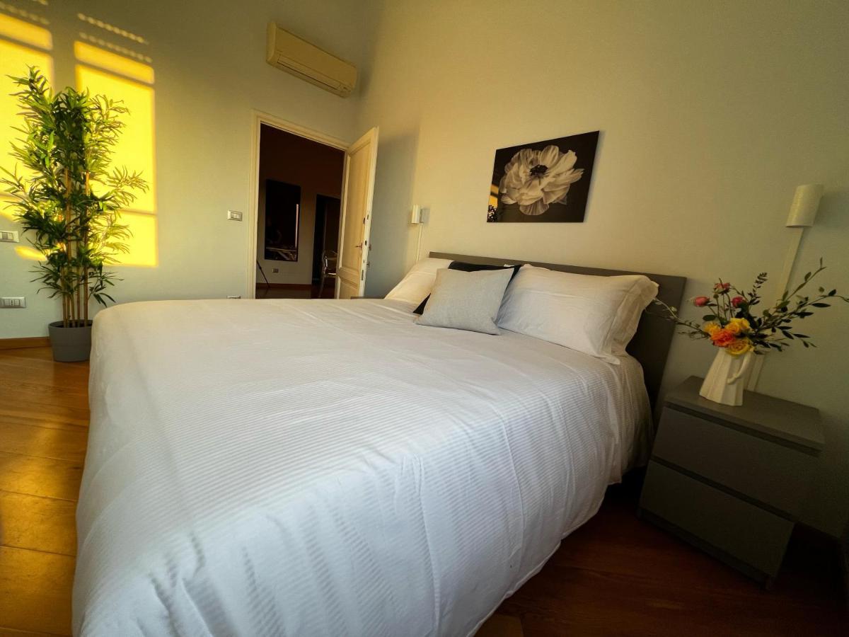 Chic Apt In Villa - Dolcevita Holiday フィレンツェ エクステリア 写真